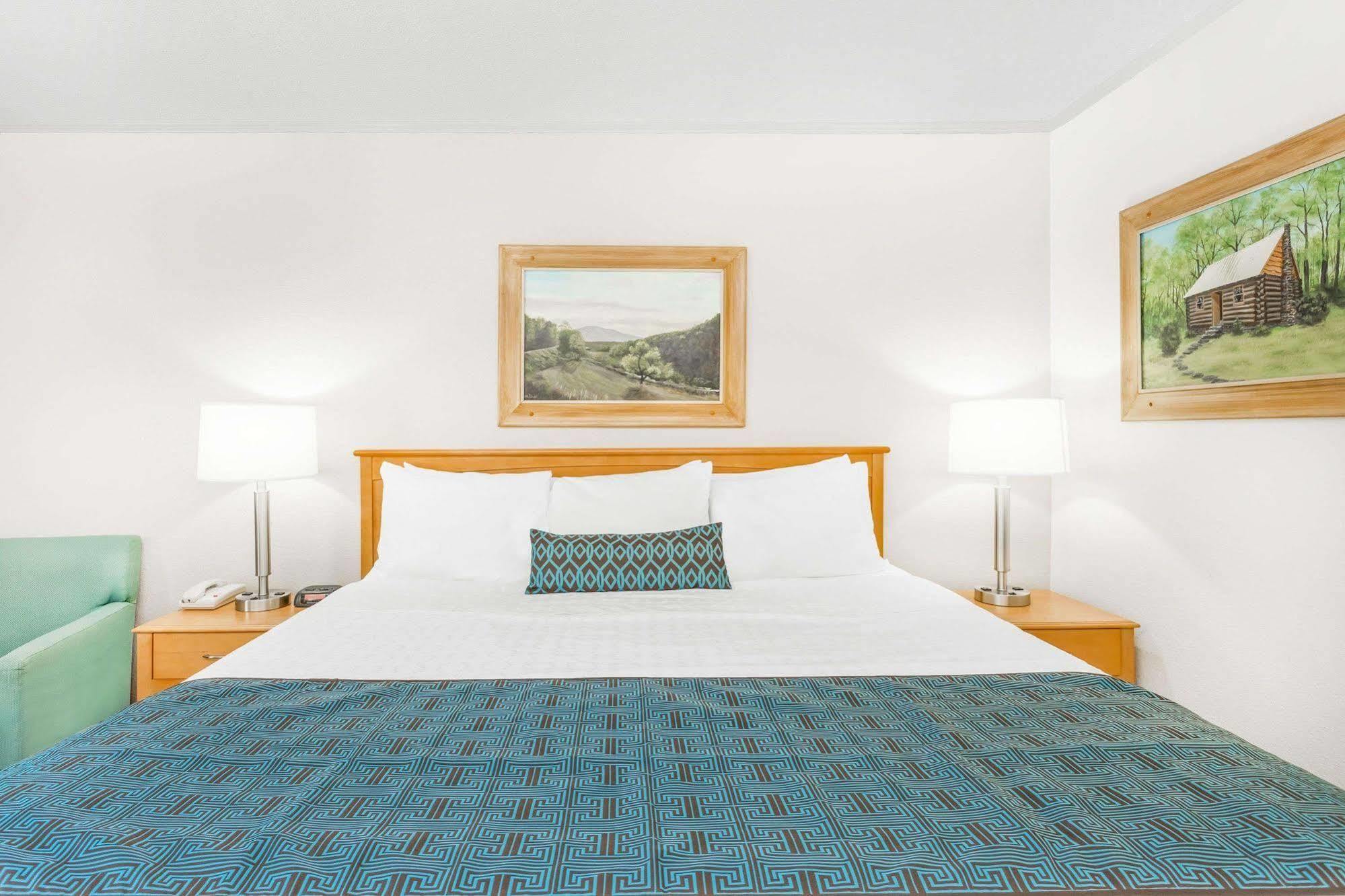 Days Inn By Wyndham Jefferson Экстерьер фото
