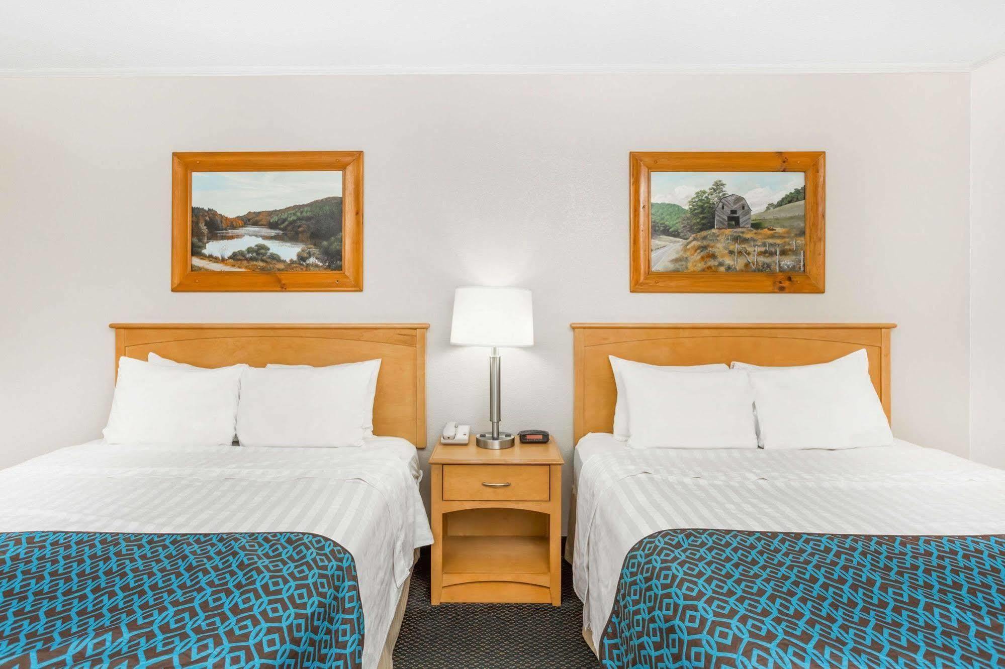 Days Inn By Wyndham Jefferson Экстерьер фото