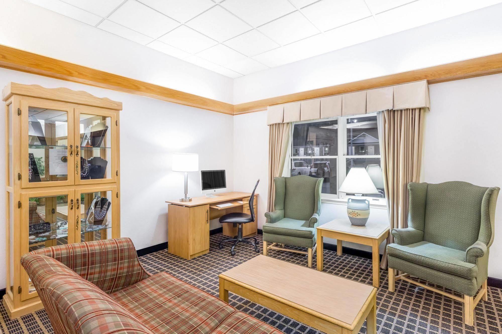 Days Inn By Wyndham Jefferson Экстерьер фото